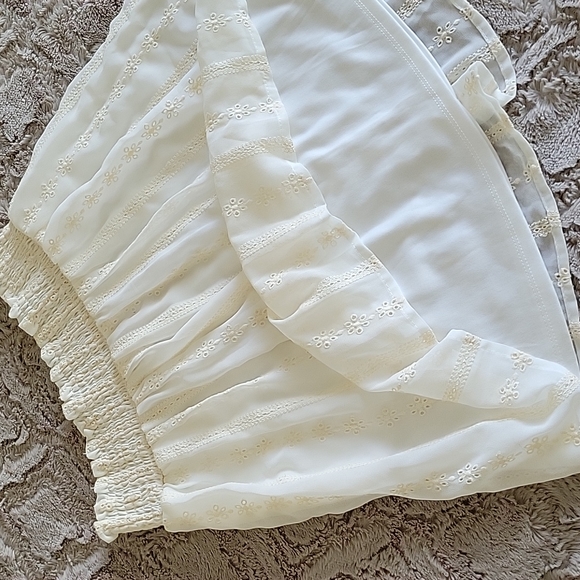 Cream Eyelet Mini Skirt - Picture 2 of 4